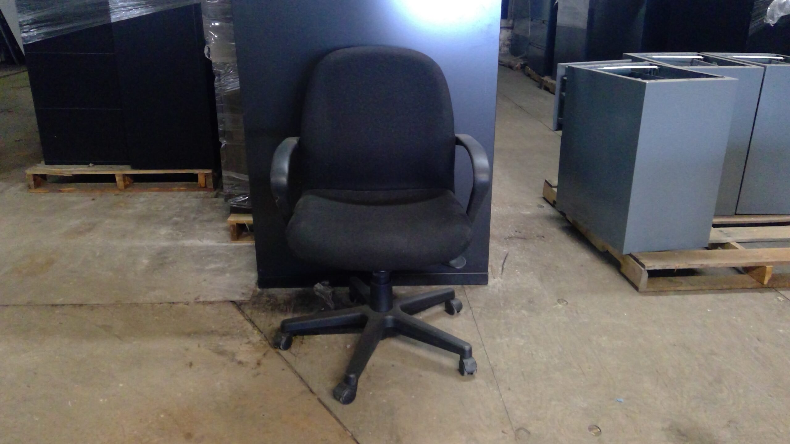 Black Fully Upholstered Task Chair w/ Arms 