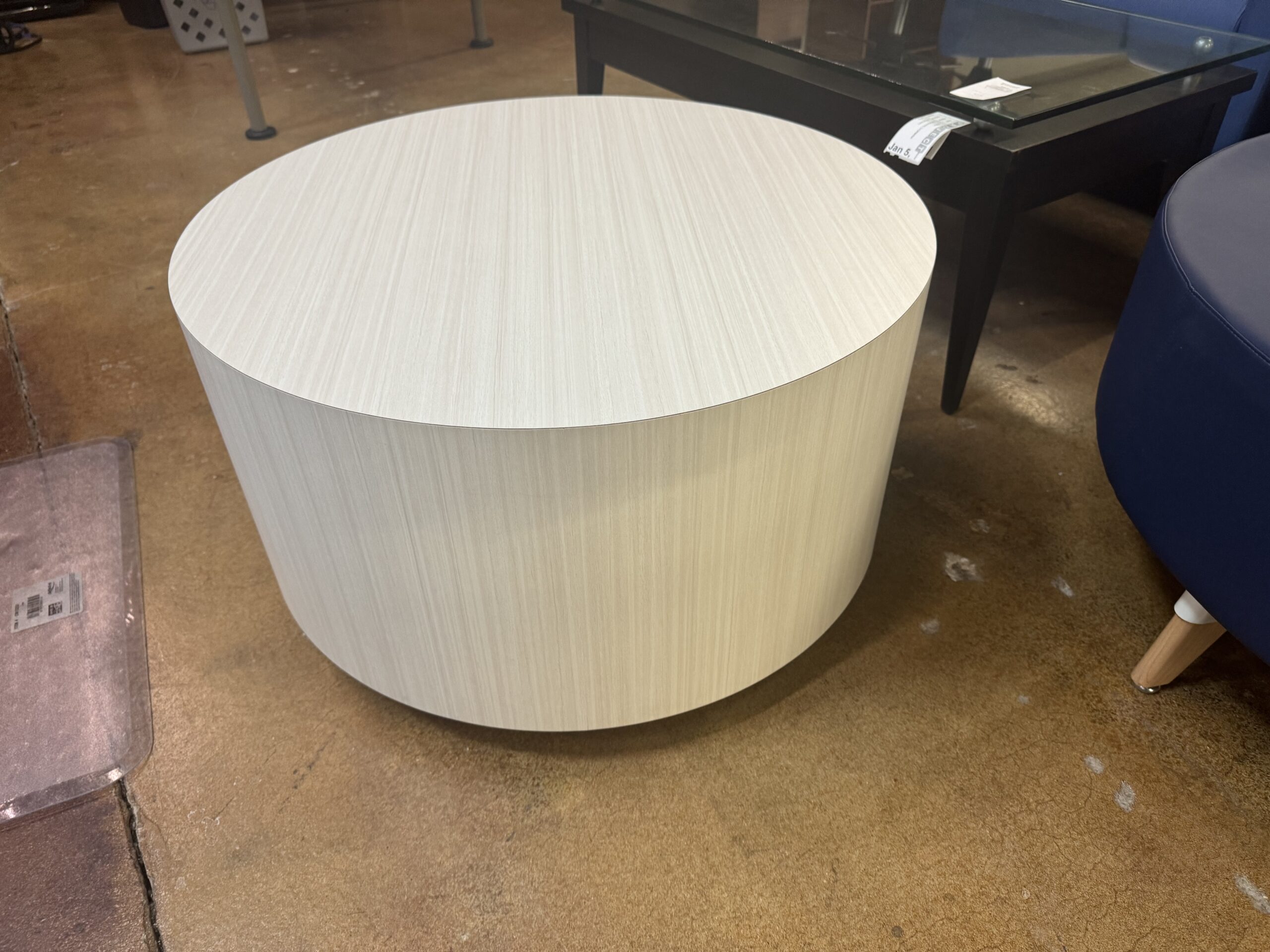 Used White Circular Coffee Table 29"W