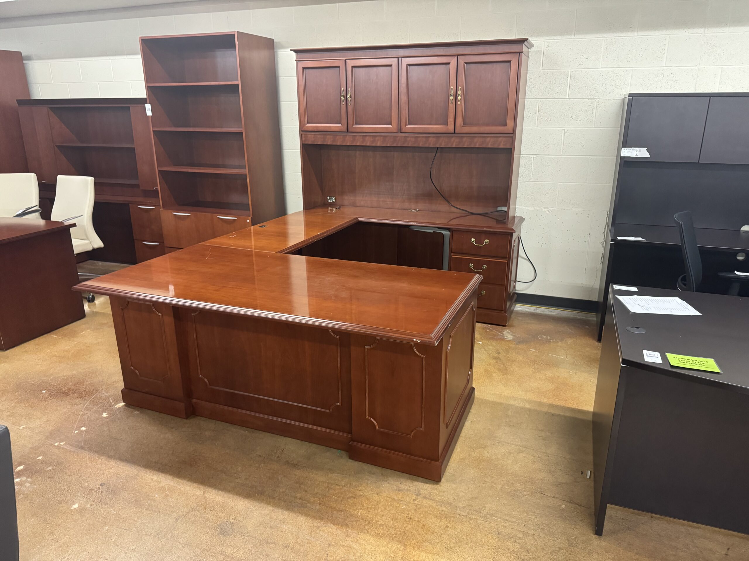 Used Cherry Wood Veneer Traditional U-Shape Office Desk 6' x 8'